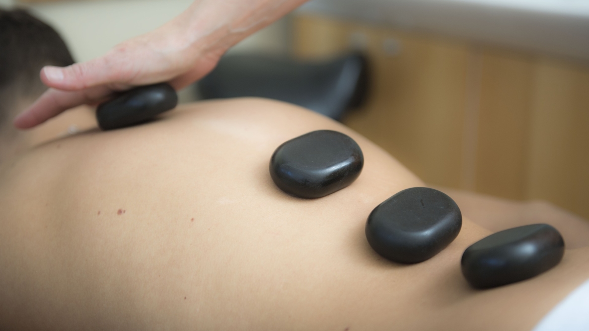 Massage aux Pierres Chaudes